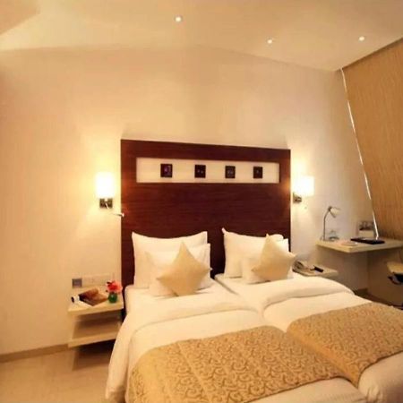 Hotel Suncity Premiere, Near To Airport Bombaj Zewnętrze zdjęcie