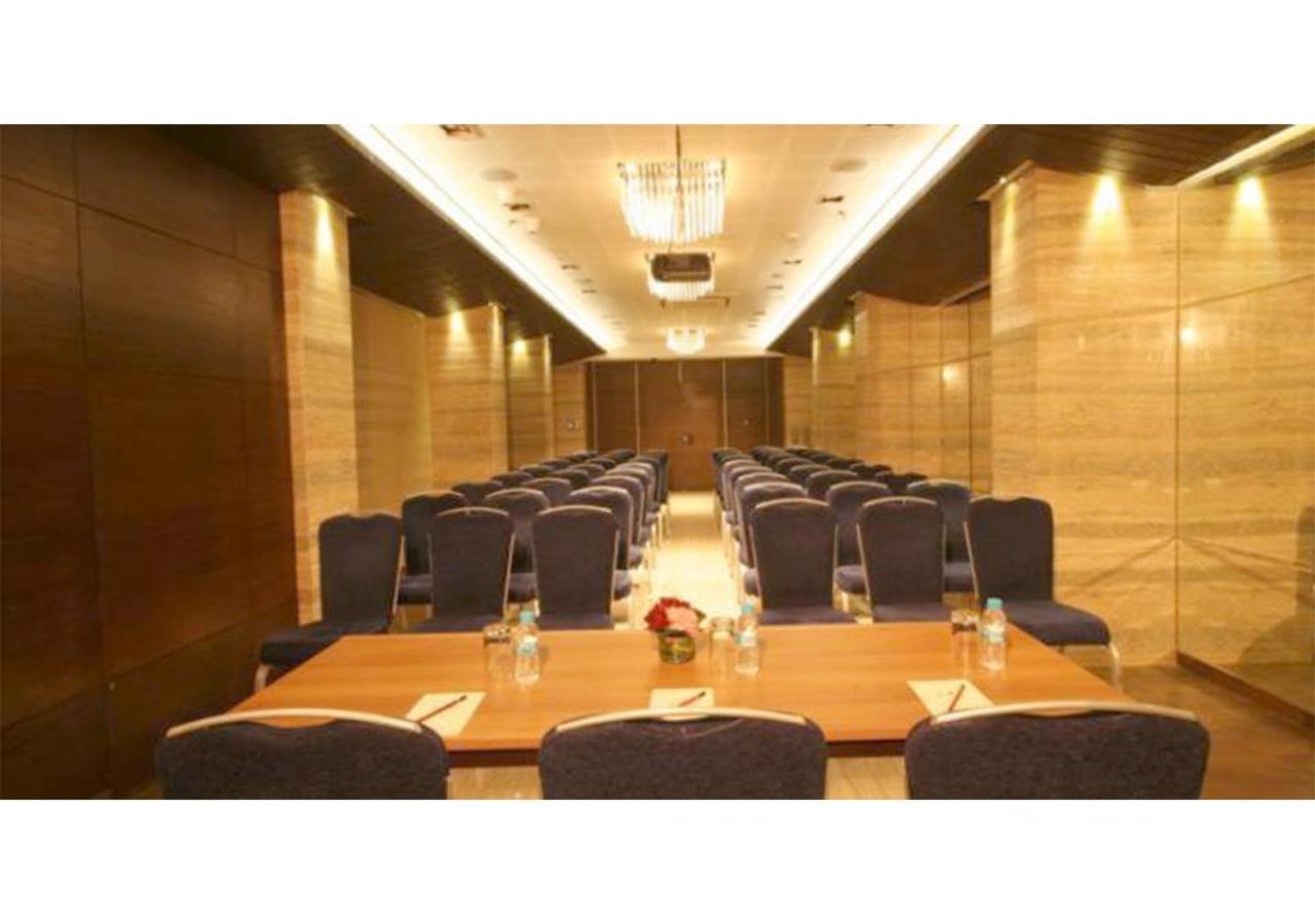 Hotel Suncity Premiere, Near To Airport Bombaj Zewnętrze zdjęcie