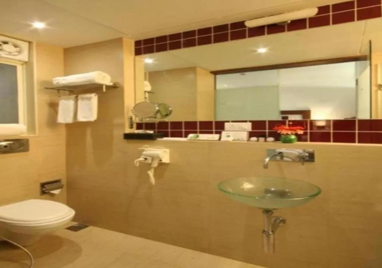 Hotel Suncity Premiere, Near To Airport Bombaj Zewnętrze zdjęcie