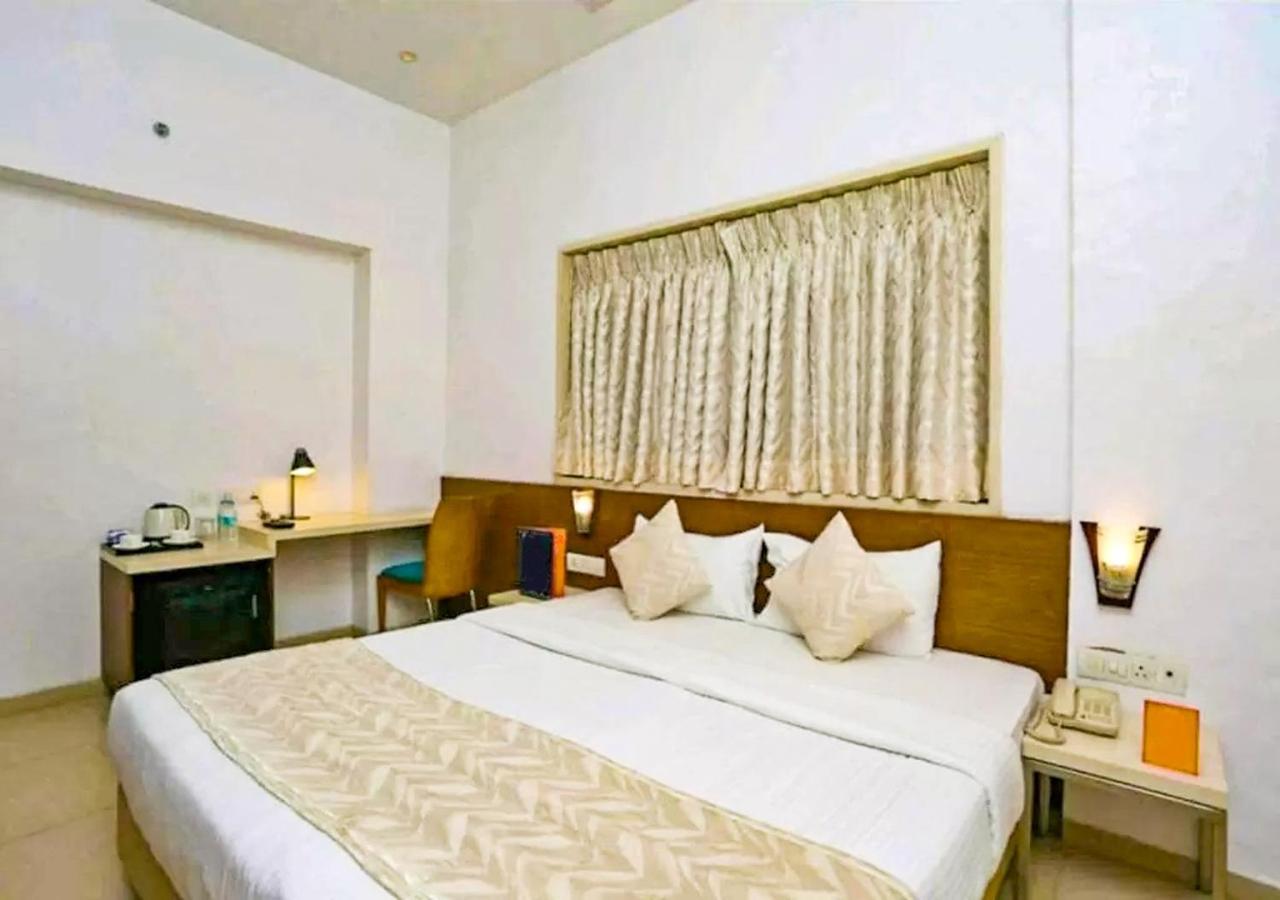 Hotel Suncity Premiere, Near To Airport Bombaj Zewnętrze zdjęcie