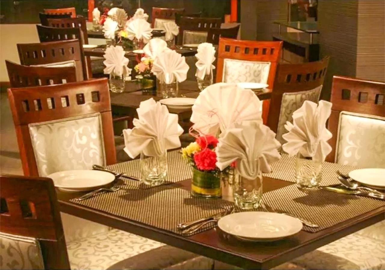 Hotel Suncity Premiere, Near To Airport Bombaj Zewnętrze zdjęcie