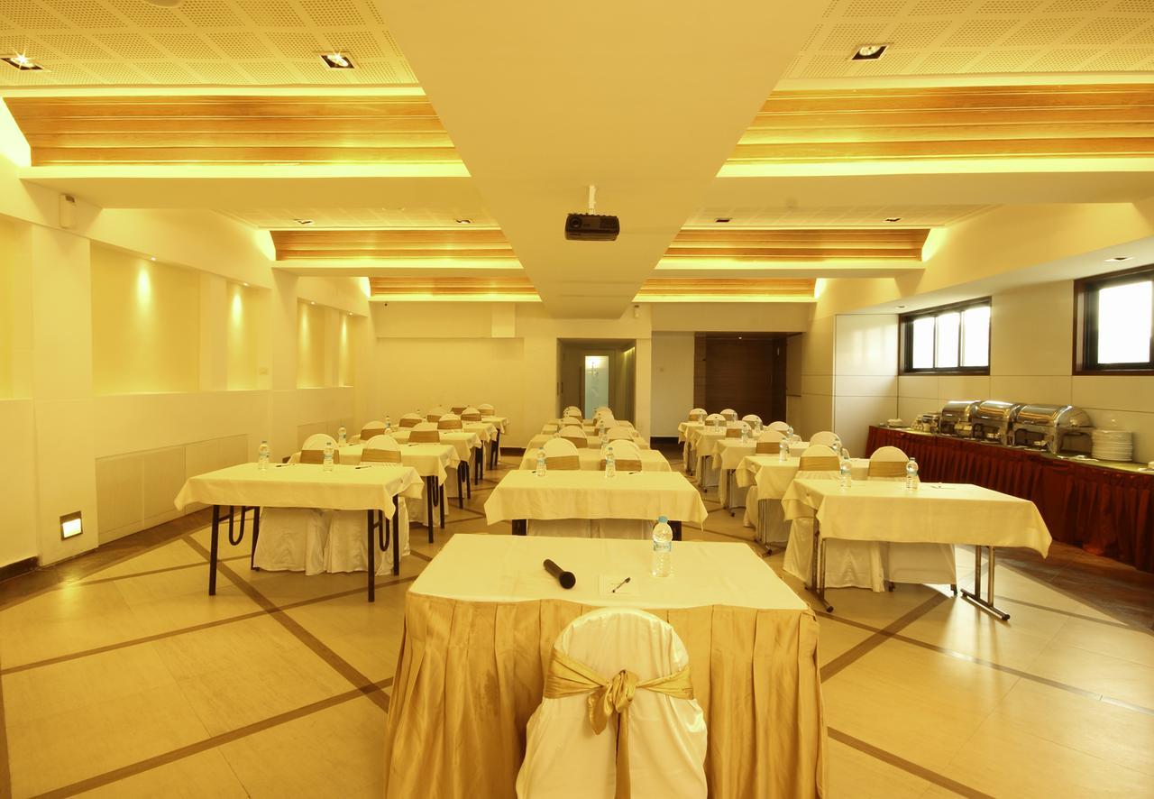 Hotel Suncity Premiere, Near To Airport Bombaj Zewnętrze zdjęcie