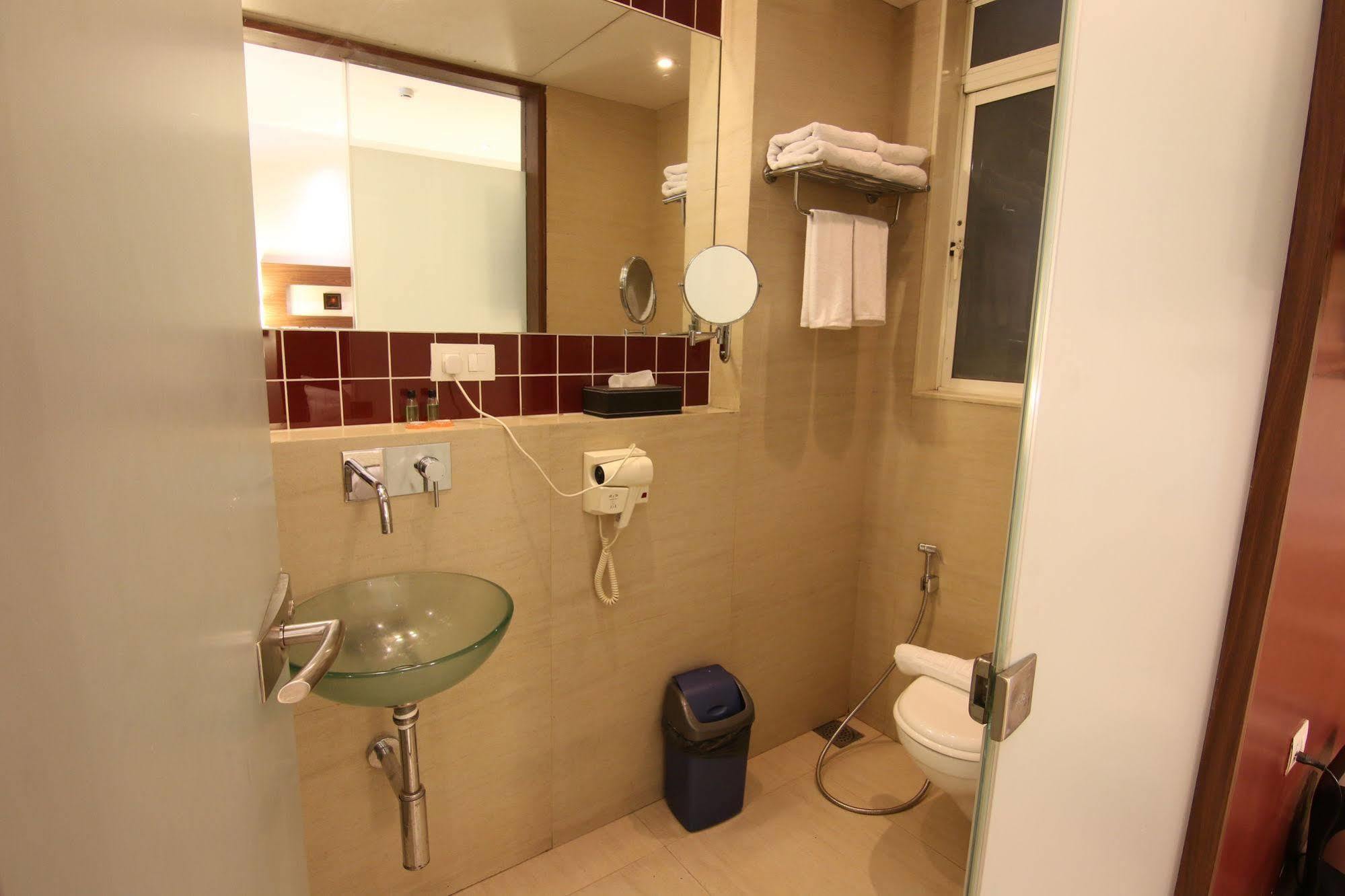 Hotel Suncity Premiere, Near To Airport Bombaj Zewnętrze zdjęcie