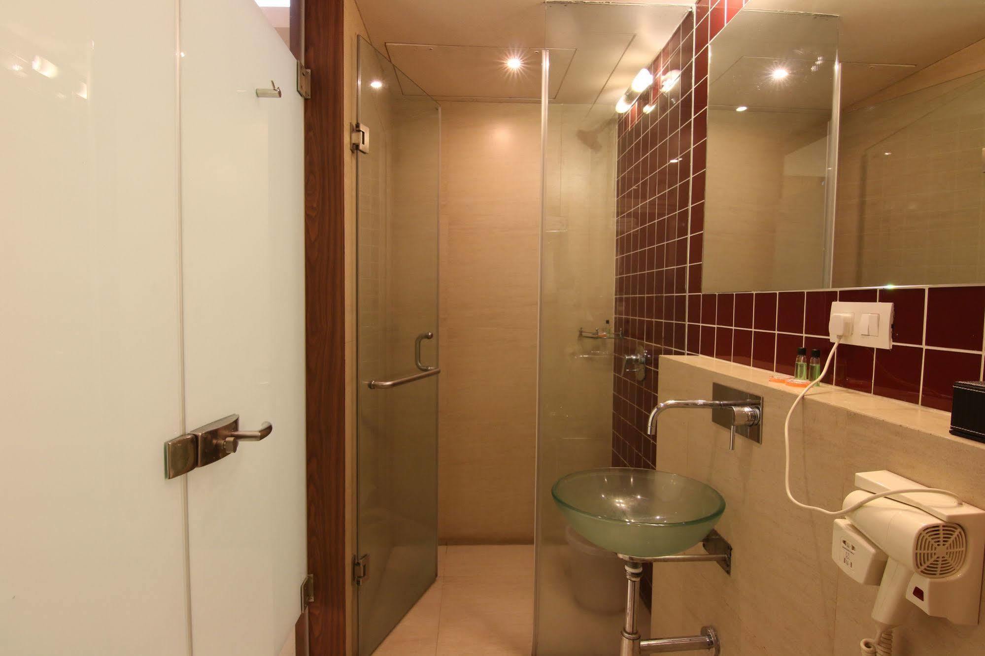 Hotel Suncity Premiere, Near To Airport Bombaj Zewnętrze zdjęcie