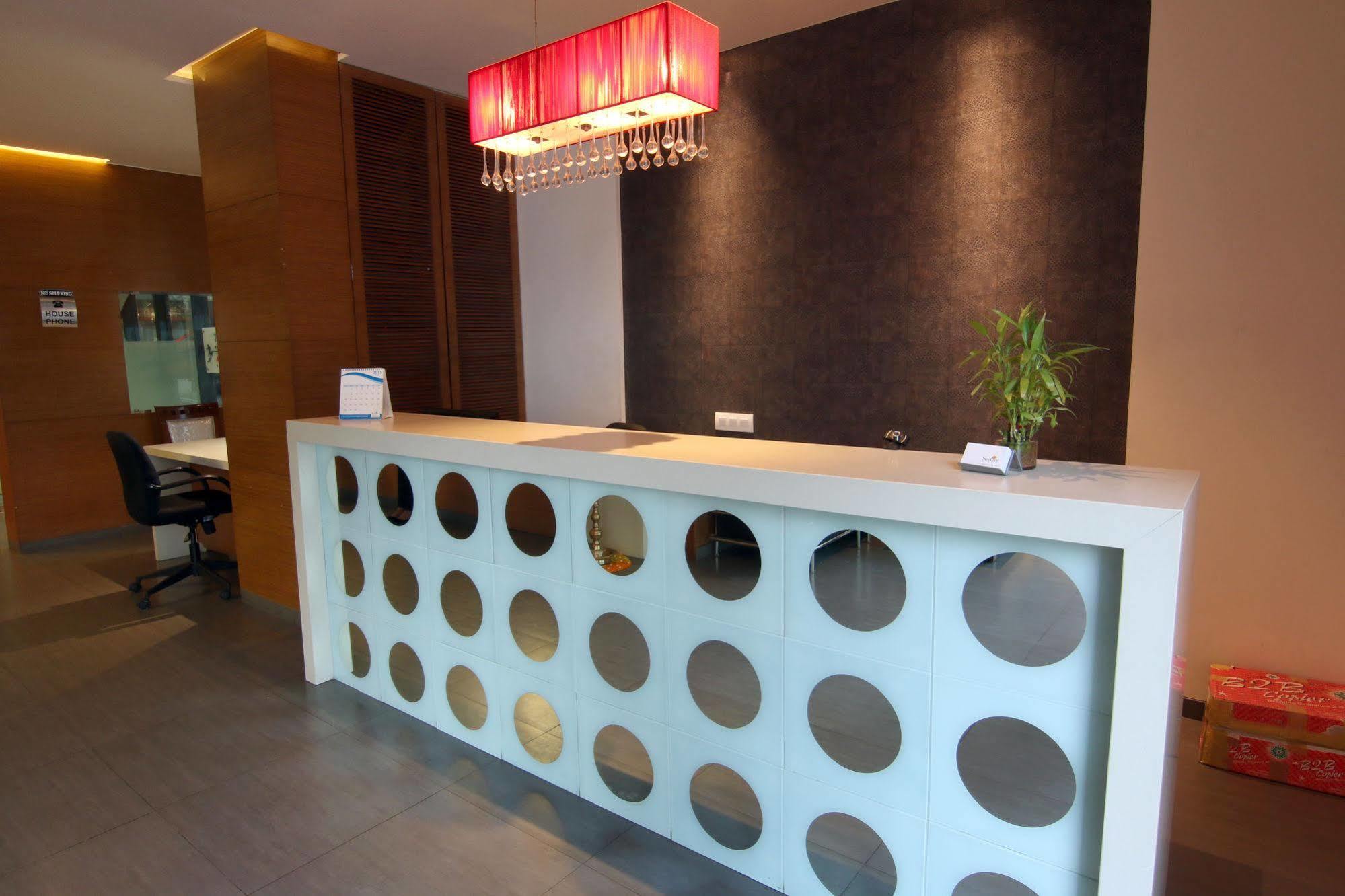 Hotel Suncity Premiere, Near To Airport Bombaj Zewnętrze zdjęcie