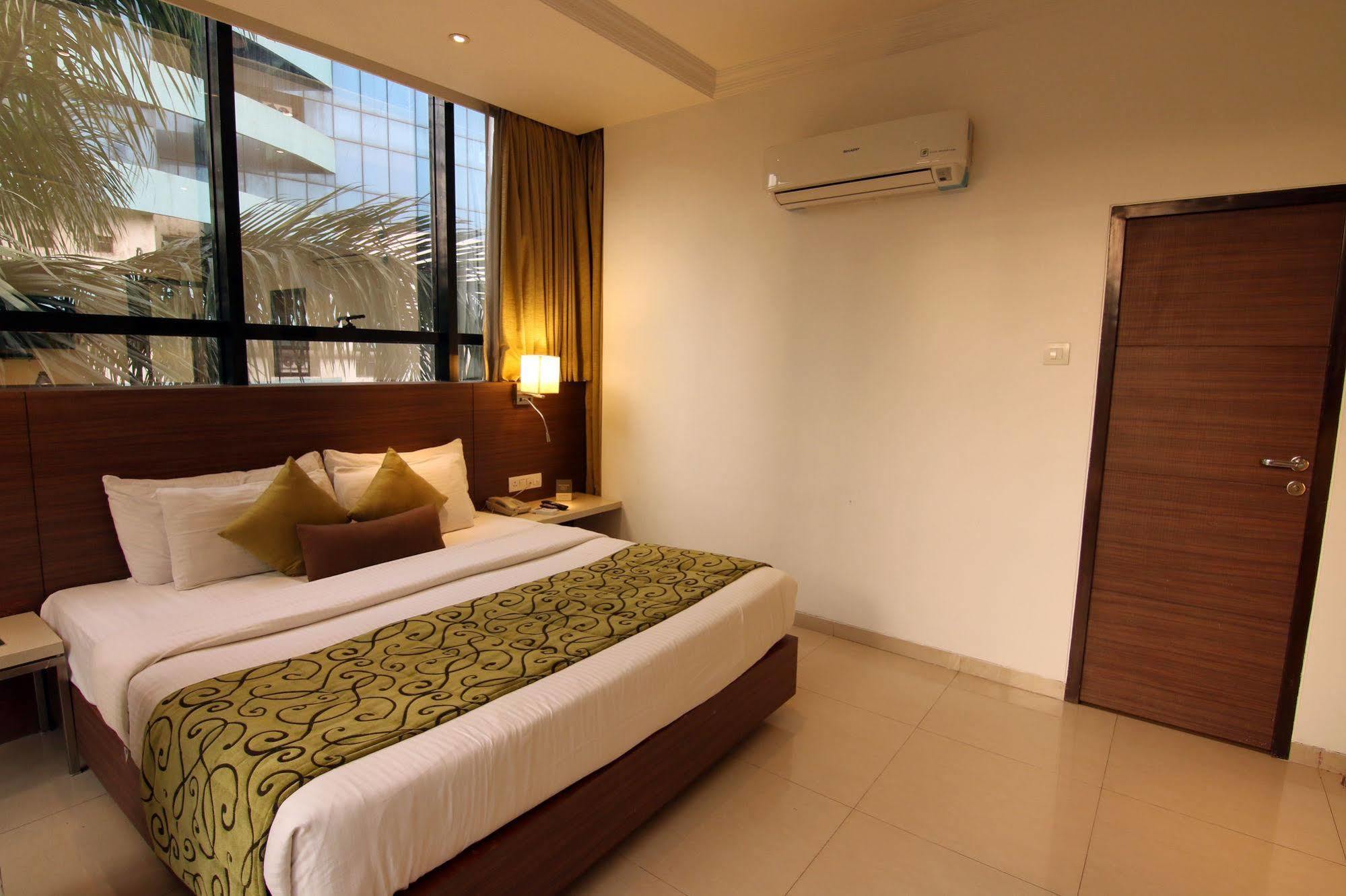 Hotel Suncity Premiere, Near To Airport Bombaj Zewnętrze zdjęcie