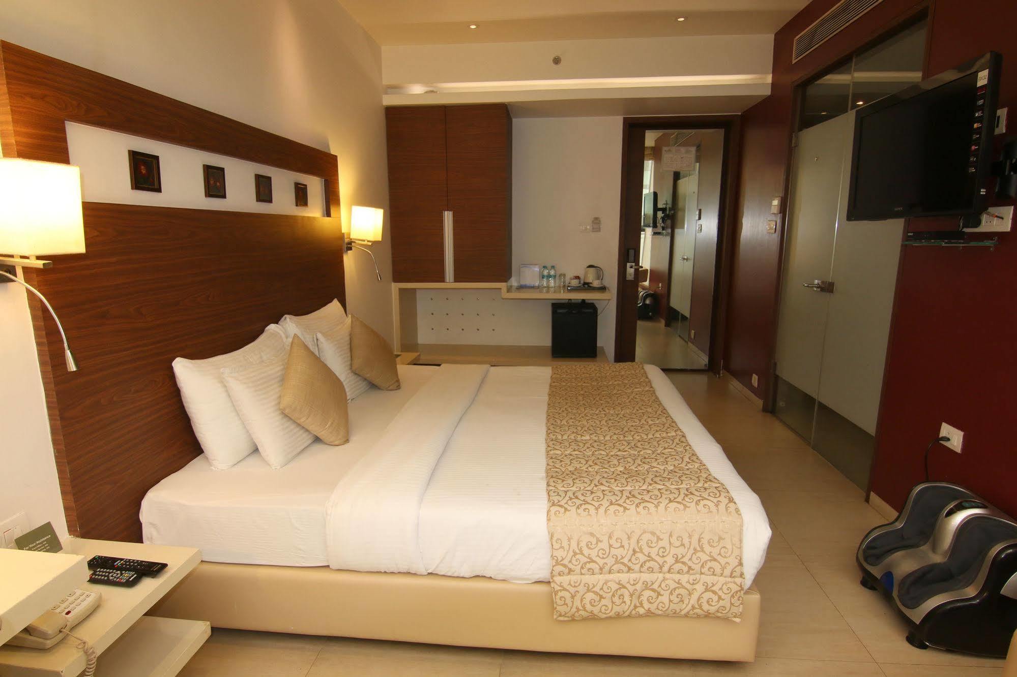 Hotel Suncity Premiere, Near To Airport Bombaj Zewnętrze zdjęcie