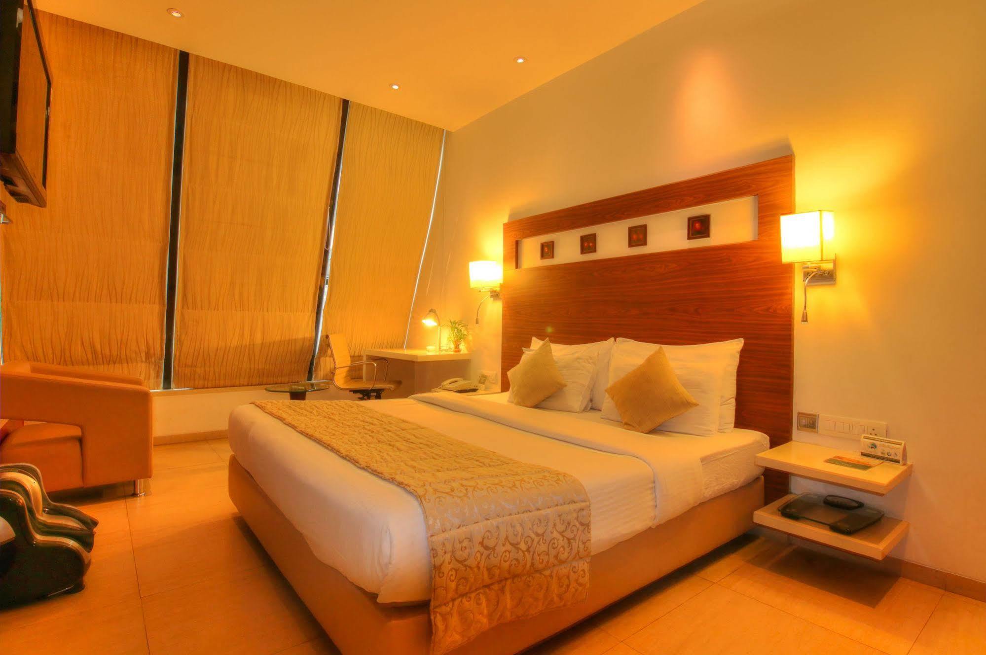 Hotel Suncity Premiere, Near To Airport Bombaj Zewnętrze zdjęcie